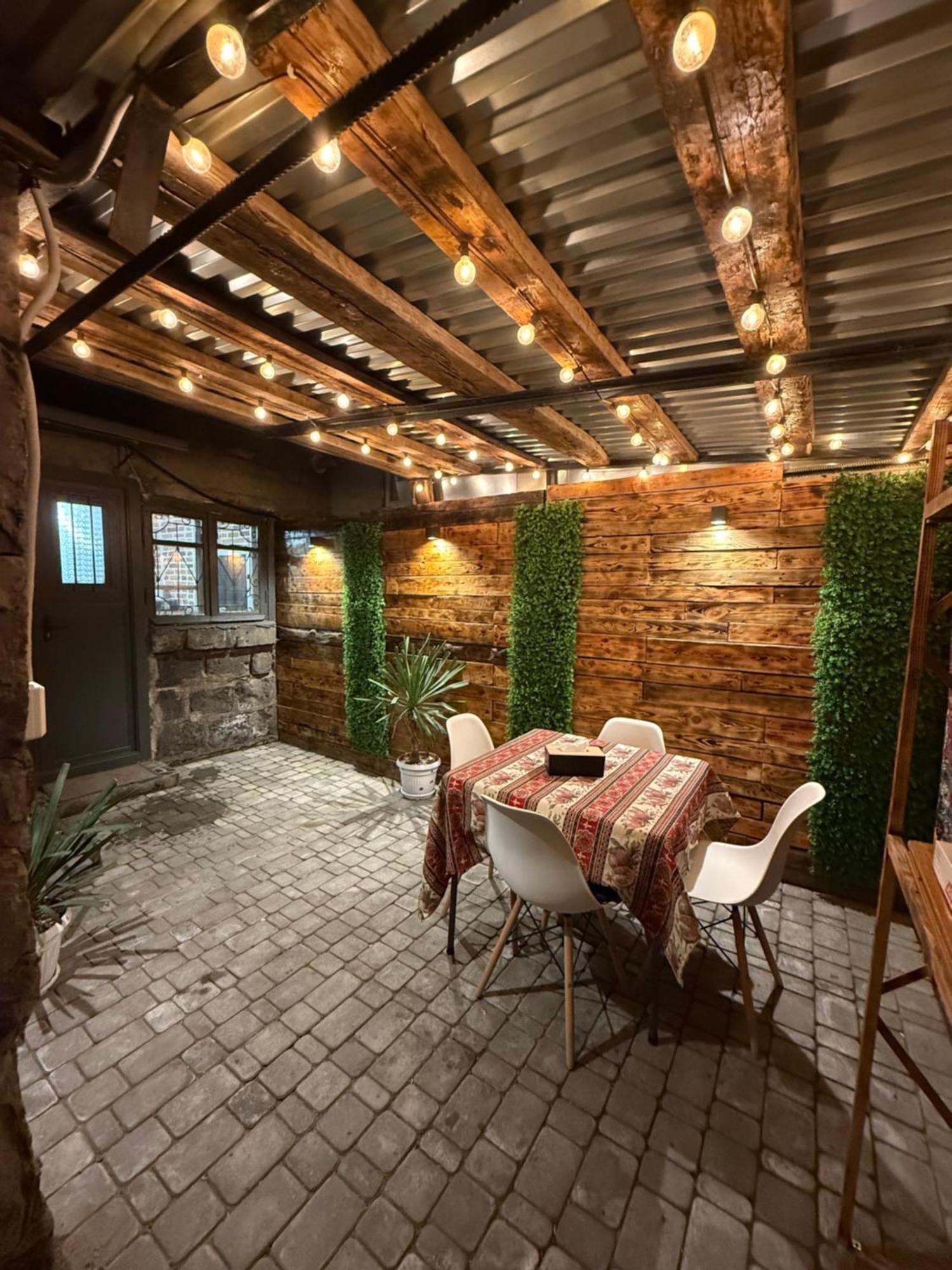 Tumanyan's Apartments Gyumri Bagian luar foto